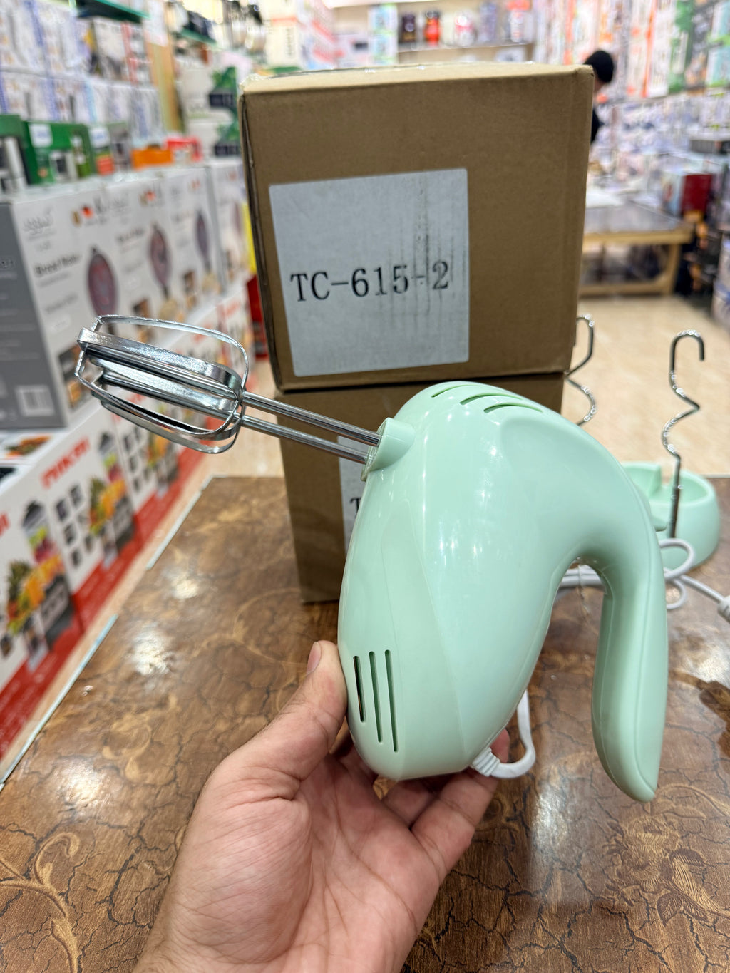 Lott egg beater 150 watt 3 plug switch