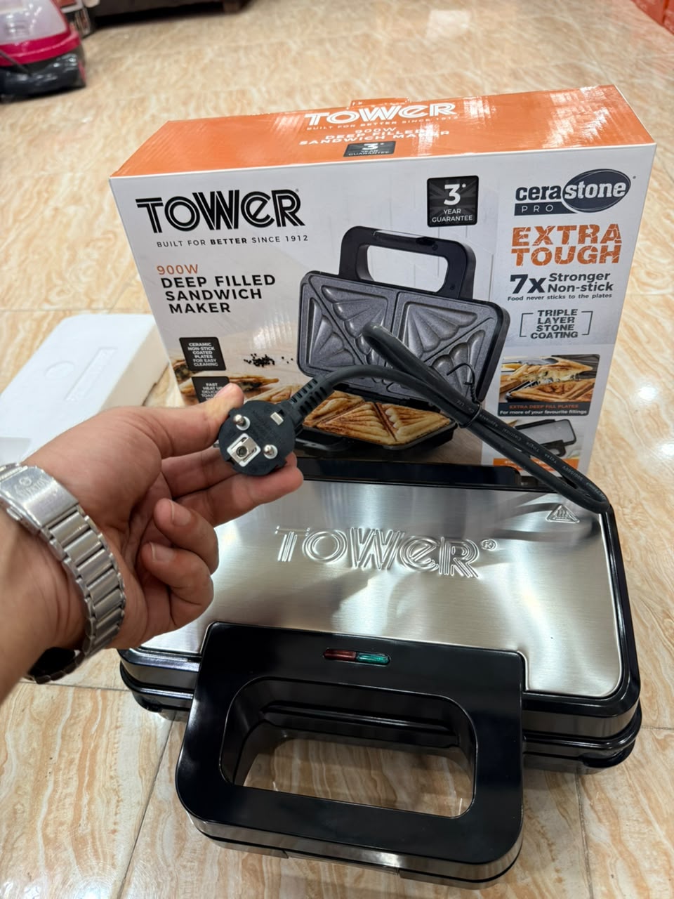 TOWER 900W Deep Filled Sandwich Maker – Cerastone Pro Extra Tough Non-Stick